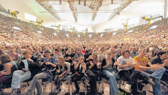 Der Beleuchtersteg in der Olympiahalle entspricht nicht mehr den baulichen Vorschriften. Der Beleuchtersteg in der Olympiahalle entspricht nicht mehr den baulichen Vorschriften.