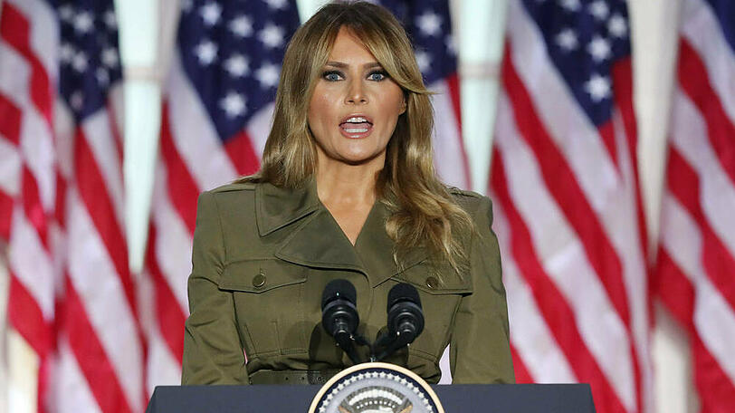 Melania Trump am Rednerpult des Parteitags.