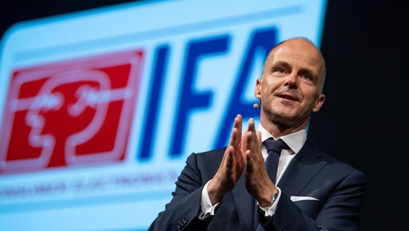 Christian Göke, Vorsitzender der Geschäftsführung der Messe Berlin, spricht bei der Eröffnungspressekonferenz am ersten Medientag der Technik-Messe IFA, der weltweit größten Fachmesse für Unterhaltungs- und Gebrauchselektronik. Christian Göke, Vorsitzender der Geschäftsführung der Messe Berlin, spricht bei der Eröffnungspressekonferenz am ersten Medientag der Technik-Messe IFA, der weltweit größten Fachmesse für Unterhaltungs- und Gebrauchselektronik.