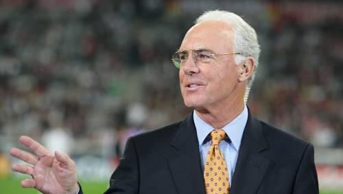 „Mutlos, da ist keiner annähernd in Normalform“: Franz Beckenbauer kritisiert die Bayern. „Mutlos, da ist keiner annähernd in Normalform“: Franz Beckenbauer kritisiert die Bayern.