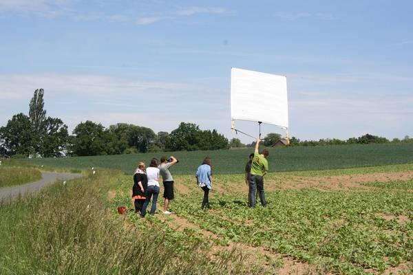 Bilder vom Making- of: Die Aufnahmen für den Jungbauernkalender 2013 in Bayern fanden im Mai statt
