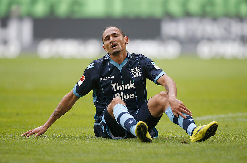 Daylon Claasen:
Mit Ortega zusammen das letzte Artefakt aus der Ära Poschner. Kam schon damals gegen Kiel nicht zum Einsatz, stand aber im Kader. Der 27-Jährige spielte zuletzt Ende Februar, beim 2:0-Sieg gegen Nürnberg.