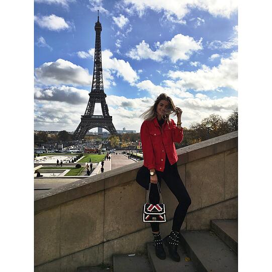 Nadine (19)