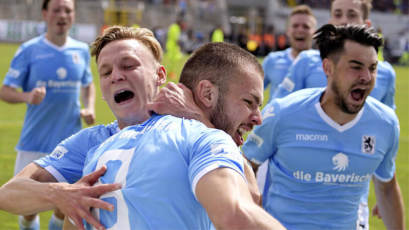 Erlöste die Löwen in der Relegation: Benjamin Kindsvater (vorne re.).