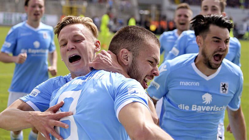 Erlöste die Löwen in der Relegation: Benjamin Kindsvater (vorne re.). Erlöste die Löwen in der Relegation: Benjamin Kindsvater (vorne re.).