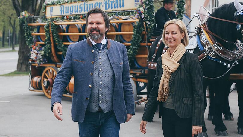 Das Wirte-Paar von der kleinsten Augustiner-Gaststätte: Chris und Katrin Lehner.