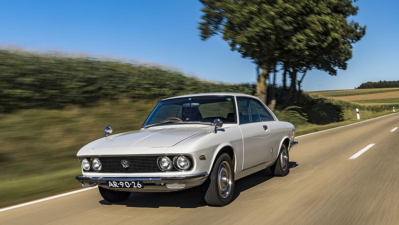 Mit italienischen Design-Anklängen: der elegant geformte Mazda R130 Luce von 1969. Mit italienischen Design-Anklängen: der elegant geformte Mazda R130 Luce von 1969.