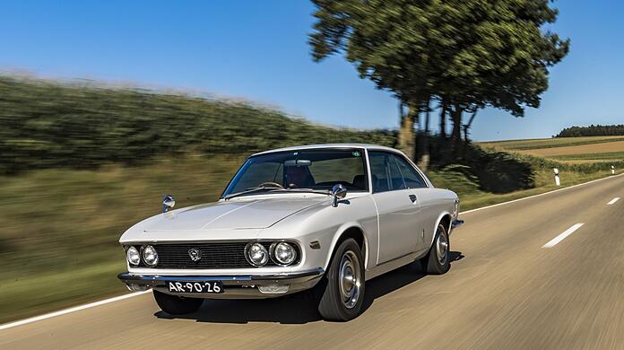 Mit italienischen Design-Anklängen: der elegant geformte Mazda R130 Luce von 1969.