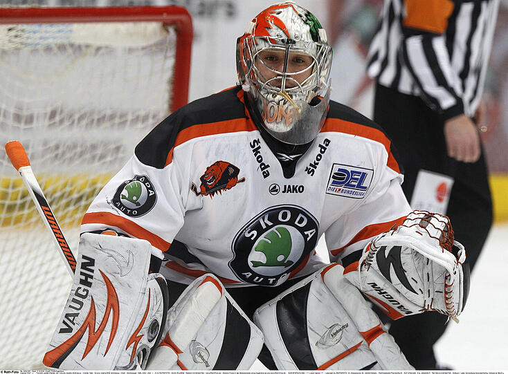 Torwart Jochen Reimer im Trikot von Grizzly Adams Wolfsburg.