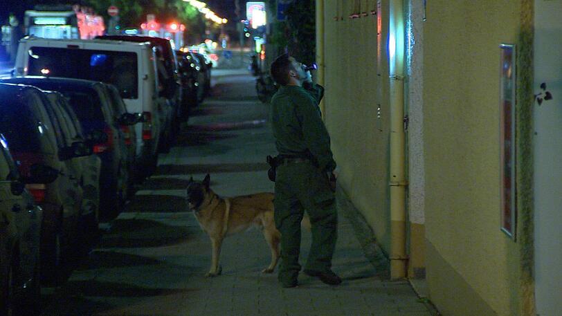 In Neuhausen hat die Polizei einen Handtaschendieb nach wilder Verfolgungsjagd festgenommen.
