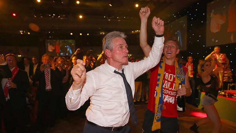 Auch Jupp Heynckes ließ es nach dem gewonnenen Triple 2013 ordentlich krachen. Auch Jupp Heynckes ließ es nach dem gewonnenen Triple 2013 ordentlich krachen.