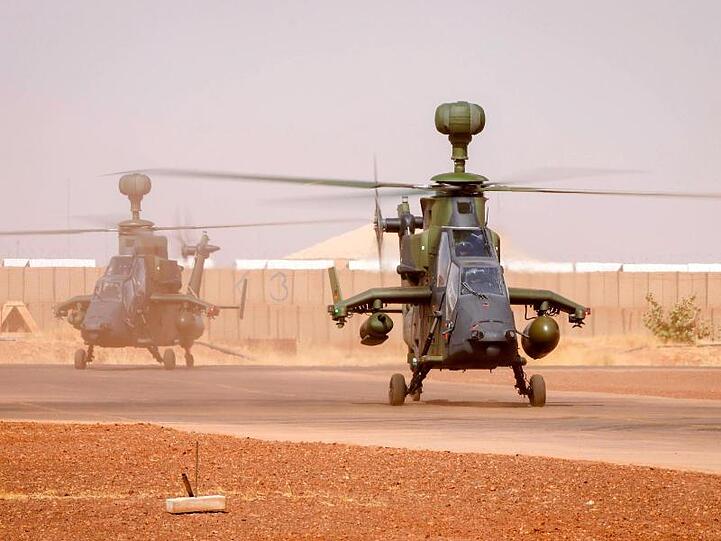 Ankunft der ersten beiden Kampfhubschrauber des Typs Tiger am 25. März 2017 in Mali.