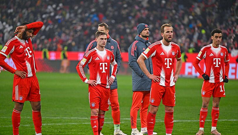 Konsterniert: Die Bayern-Stars nach der Niederlage gegen Augsburg.