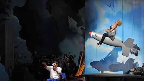 Die Überfliegerin Cleopatra (Cecilia Bartoli) und Julius Cäsar, dargestellt vom Countertenor Andreas Scholl.