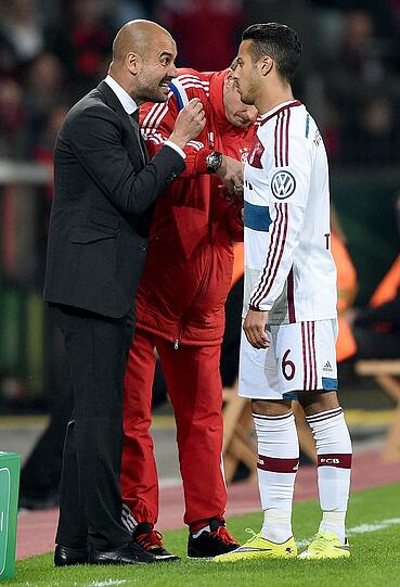 Thiago &ndash; Note 4 - Kam nach 67 Minuten für Lahm. Hätte für seine Kung-Fu-Einlage gegen Kießling auch mit Rot vom Platz fliegen können (90.). Steigerte sich im Lauf des Spiels.
