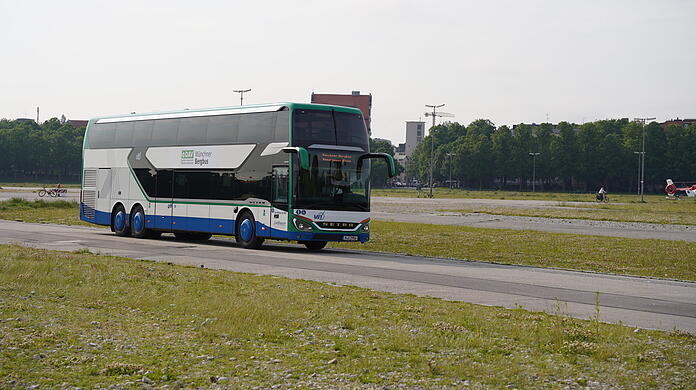 Der Bergbus bringt Münchnerinnen und Münchner am Wochenende in die Berge.