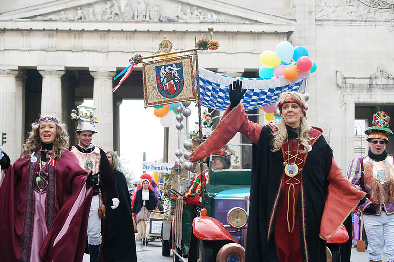 Die Münchner Faschingsumzüge am Königs- und Odeonsplatz.