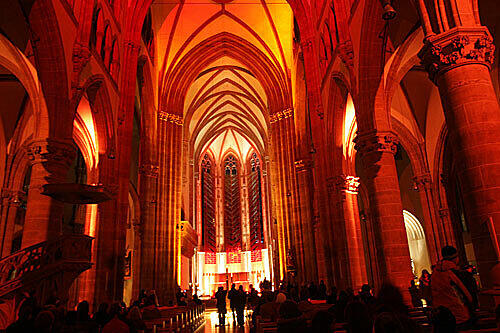 Melancholisch und erhaben: Die Lichtinstallation in der St. Paul's Kirche.