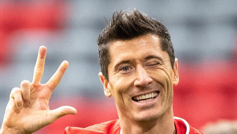 Bayerns Stürmer Robert Lewandowski jubelt über seinen Treffer zum 3:0.