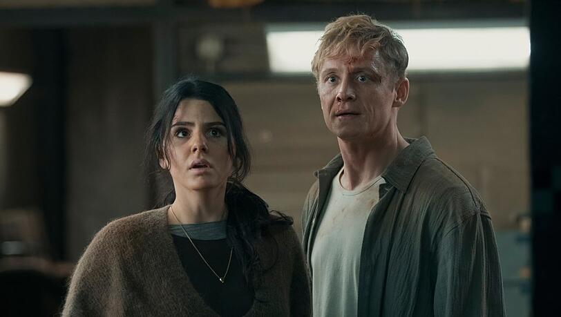 "Brick": Wie kommen Ruby O. Fee und Matthias Schweighöfer da nur raus?