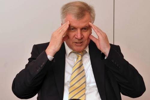 Alles Kopfzerbrechen hilft nichts: Seehofer hat ein Problem mit der Frauenförderung.
