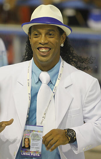 Nackte Haut, Samba und bunte Farben: Promis amüsieren sich in Rio. Mit dabei: Pamela Anderson, Gisele Bündchen, Fußball-Star Ronaldinho und Schauspieler Jude Law