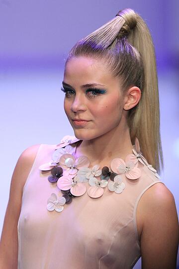 Busenblitzer bei der Fashion Week in Mexico City...