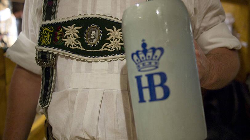 Ein Hofbräuhaus-Bierkrug hat nach 55 Jahren aus den USA wieder zurück "nach Hause" gefunden. (Symbolbild)