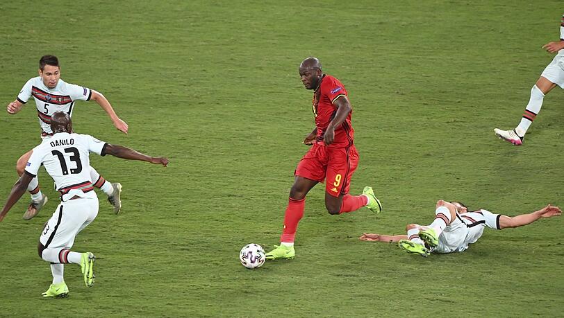 "Sein Leben war ein Überlebenskampf. Das hat ihn stark gemacht", sagt Jean-Marie Pfaff über den belgischen Sturmtank Romelu Lukaku (l.).
