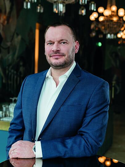 Der gebürtige Salzburger Karl Afred Schreiner tanzte in Graz und an der Wiener Staatsoper. Er begann früh zu choreografieren. Seit 2012 ist er Ballettdirektor des Gärtnerplatztheaters.
