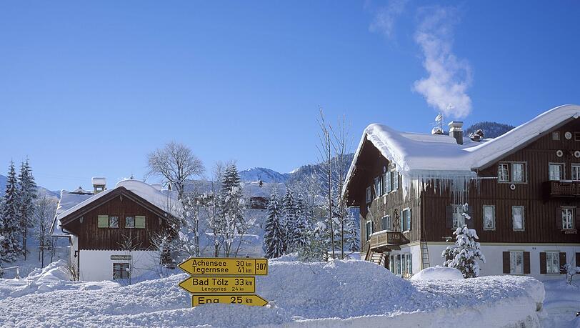 Vorderri&szlig; - oberhalb von Lengrie&szlig;: Hier verbrachte Thoma Teile seiner Kindheit bei seinem Gro&szlig;vater. Im Winter hatte er hier die Inspiration f&uuml;r seine "Heilige Nacht".