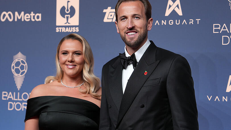 Harry Kane mit seiner Frau Katie. Die beiden haben vier gemeinsame Kinder. Harry Kane mit seiner Frau Katie. Die beiden haben vier gemeinsame Kinder.