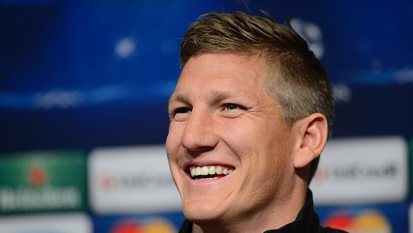 Bastian Schweinsteiger, gutgelaunt auf der Pressekonferenz in Barcelona Bastian Schweinsteiger, gutgelaunt auf der Pressekonferenz in Barcelona