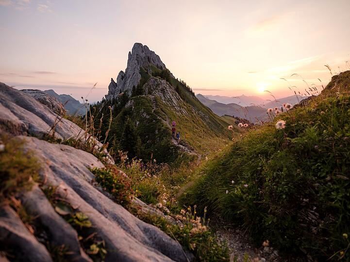 Der Sonnenaufgang über den Gastlosen ist ein einmaliges Erlebnis.