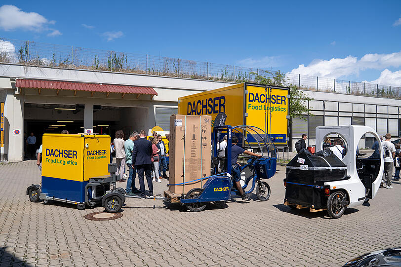Von der Paketposthalle aus rollen die Lastenräder los und verteilen Pakete in ganz München.
