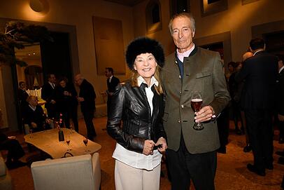 Auch traditionell beim Karpfenessen im Bayerischen Hof dabei: Lodenfrey-Chef Ralph-Michael Nagel und Frau Sabine. Auch traditionell beim Karpfenessen im Bayerischen Hof dabei: Lodenfrey-Chef Ralph-Michael Nagel und Frau Sabine.