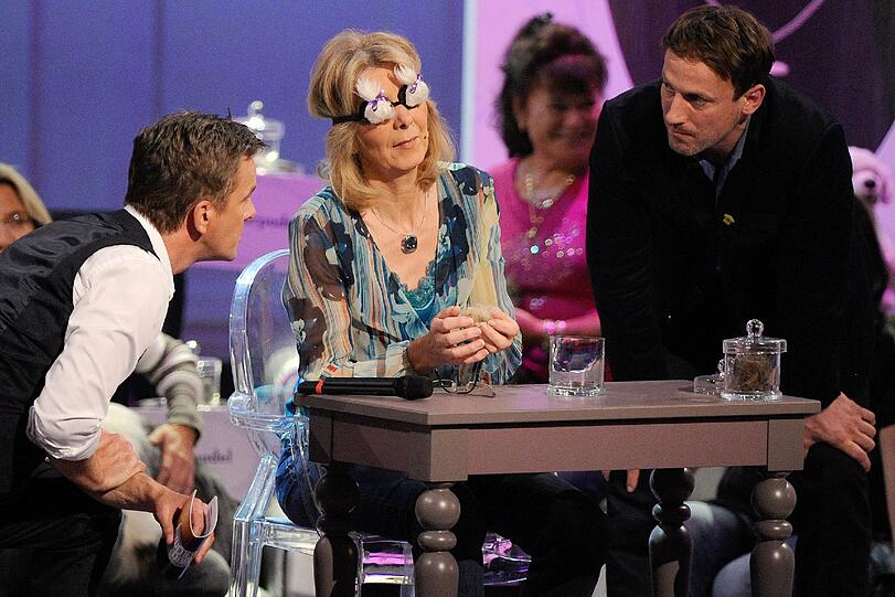 Dann wird's tierisch: Kandidatin Monika Thaler wettet, Hunderassen nur an ihren Haaren erkennen zu können.