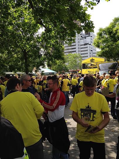 Suchbild mal anders ... Viel BVB - wenig FCB.
