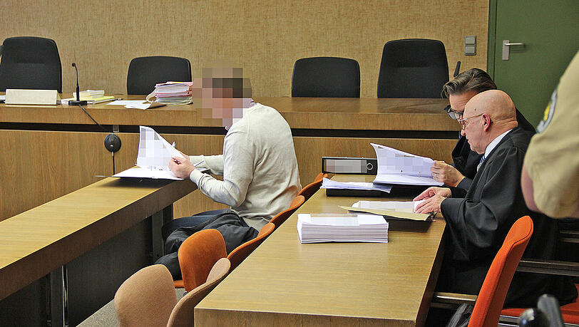 Gibt den Missbrauch zu: Peter F. auf der Anklagebank. Gibt den Missbrauch zu: Peter F. auf der Anklagebank.