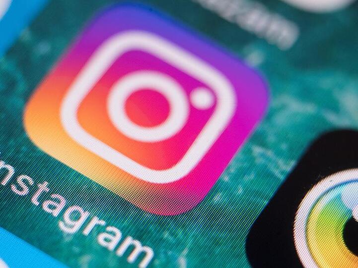 Das Logo der Instagram-App mit darunter genanntem Namen der App ist zu sehen. Foto: Robert Günther/Archiv