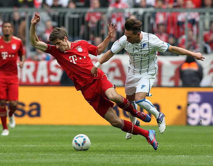 THOMAS MÜLLER: Bereitete das 1:0 vor, spielte auch danach engagiert und mit viel Elan. Ein Tor gelang ihm aber wieder mal nicht. Musste nach einer Stunde für Schweinsteigers Comeback weichen. Note 3