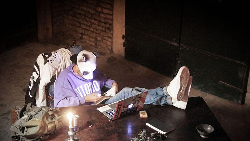 Beim Chillen: Rapper Cro Beim Chillen: Rapper Cro