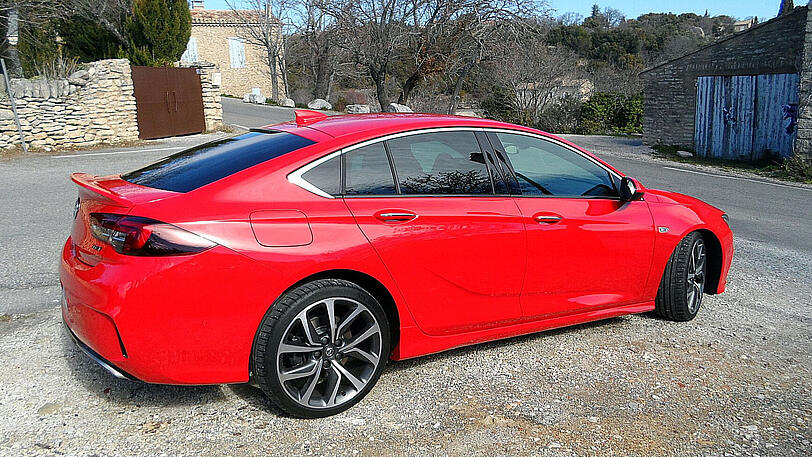 Der GSi liegt einen Tick tiefer als die Normalversion des Insignia.