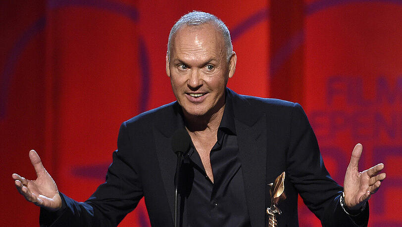 Michael Keaton freut sich über seinen "Spirit Award" Michael Keaton freut sich über seinen "Spirit Award"