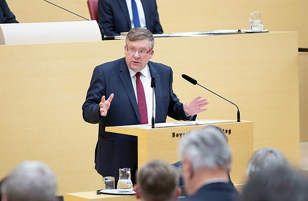SPD-Kultursprecher Volkmar Halbleib fordert mehr Transparenz von der BR-Intendantin Katja Wildermuth.