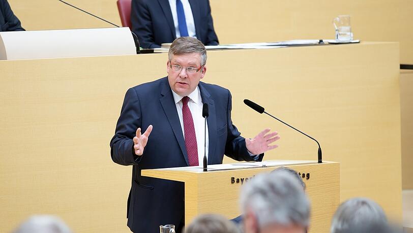 SPD-Kultursprecher Volkmar Halbleib fordert mehr Transparenz von der BR-Intendantin Katja Wildermuth. SPD-Kultursprecher Volkmar Halbleib fordert mehr Transparenz von der BR-Intendantin Katja Wildermuth.