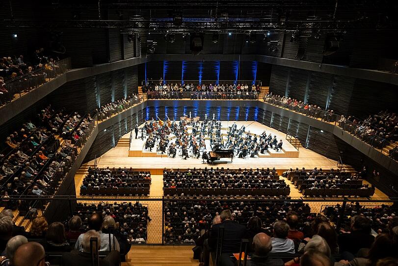 Die Münchner Philharmoniker beim Solidaritätskonzert für Münchens Partnerstadt Be'er Sheva in der Isarphilharmonie.