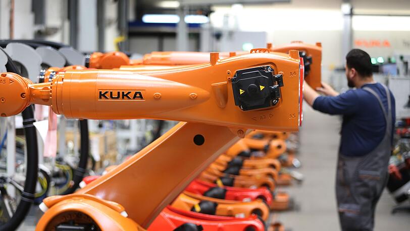 Der Industrieroboter-Hersteller Kuka bekommt im Sommer einen neuen Vorstandsvorsitzenden. (Archivbild)