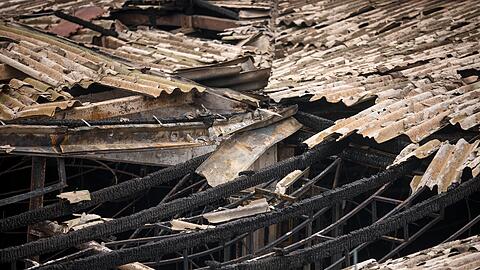 Bei dem Brand im Nachtclub im nordmazedonischen Kocani kamen insgesamt 63 Menschen ums Leben. 59 Opfer starben sofort, die &uuml;brigen erlagen sp&auml;ter ihren schweren Brandverletzungen.