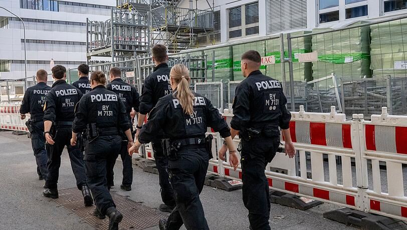 Ein Zeuge beobachtete den Vorfall und alarmierte die Polizei. Ein Zeuge beobachtete den Vorfall und alarmierte die Polizei.